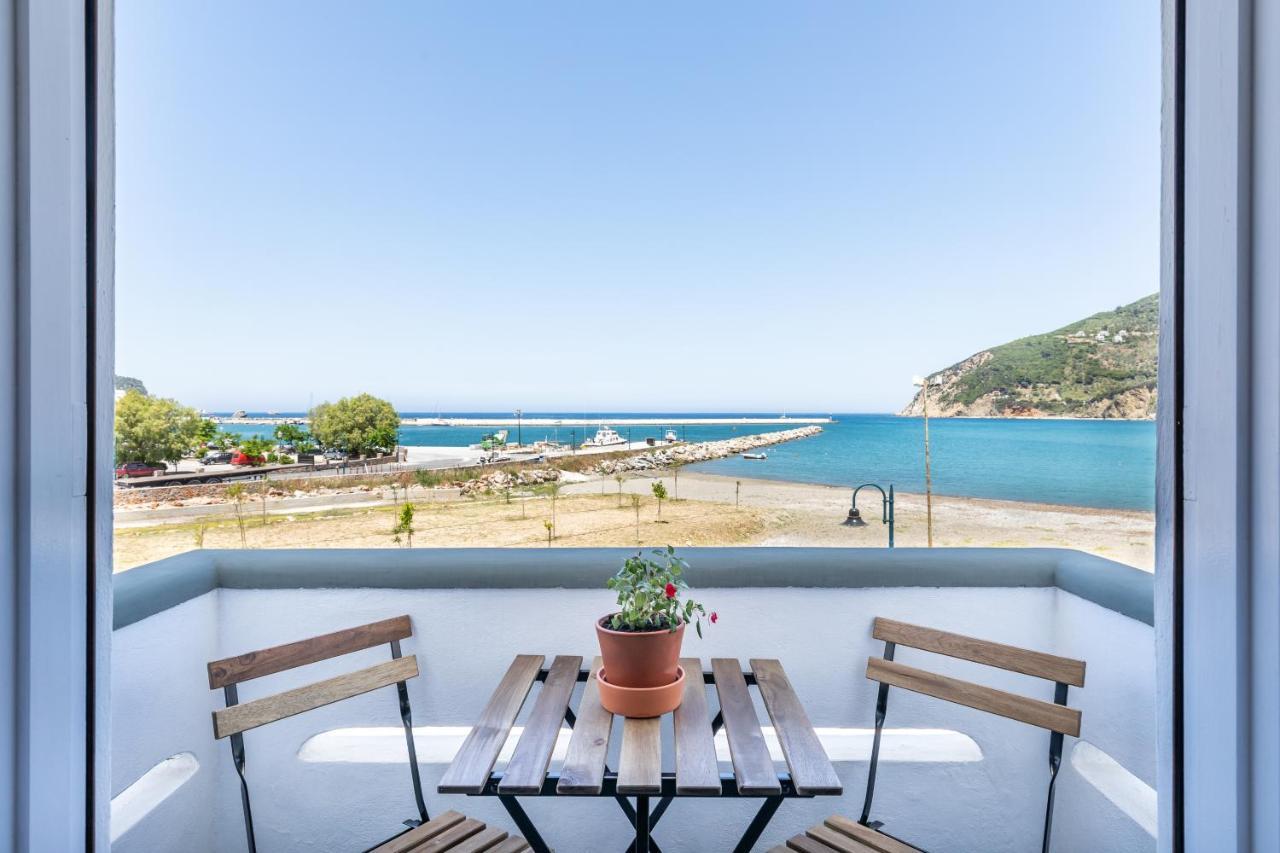 Uncle John'S Guesthouse Skopelos Town Bagian luar foto