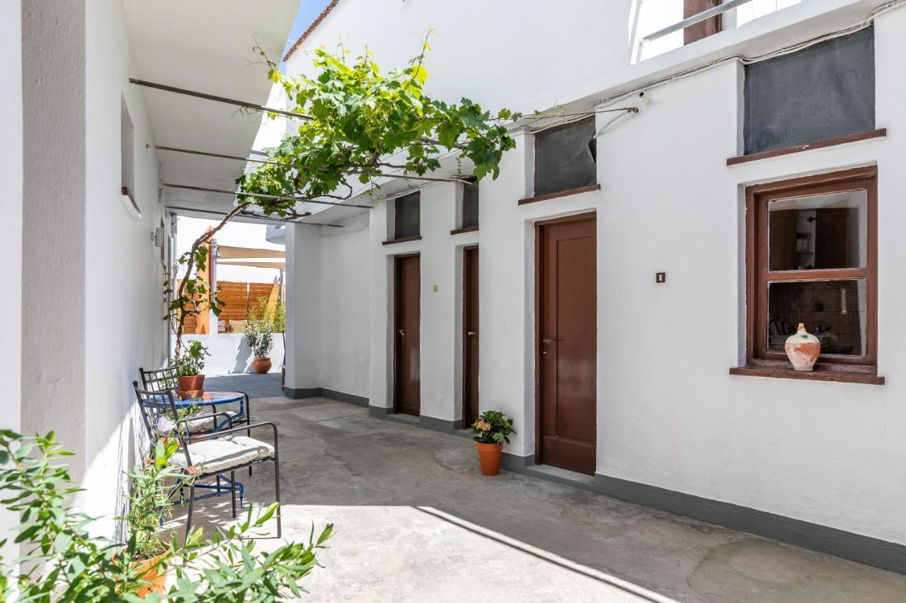Uncle John'S Guesthouse Skopelos Town Bagian luar foto